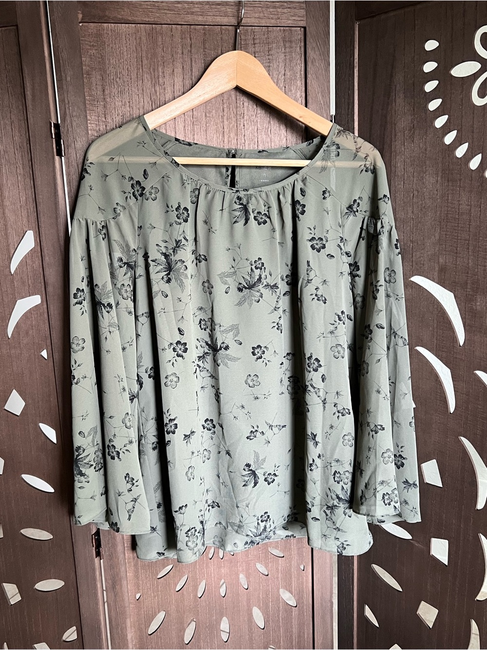Kensie Olive Green Floral Peasant Tunic
